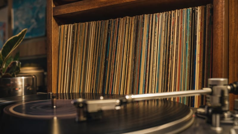 Editorial archive image illustrating Vinyl's 19th Year of Growth: What the $1 Billion Means for Indie Artists.